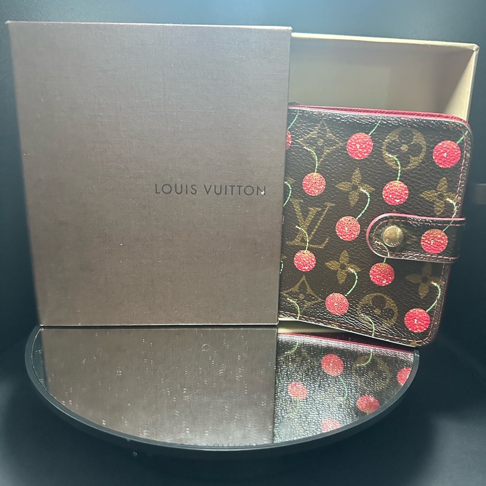Louis Vuitton x Takashi Murakami (RARE 2005)  Cherry Monogram Wallet w/COA - EUC - Picture 4 of 11